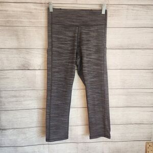 TEK GEAR WOMEN MID RISE FITNESS CAPRI SIZE SMALL GRAY COLOR STRETCH FABRIC